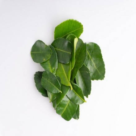 Kaffir lime leaf 2 g / Lemongrass 10 g / Garlic 6 g 1 pc